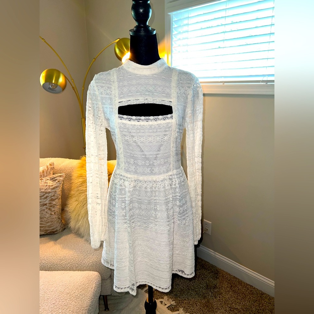 BCBG GENERATION: Cream Dress - Size 10